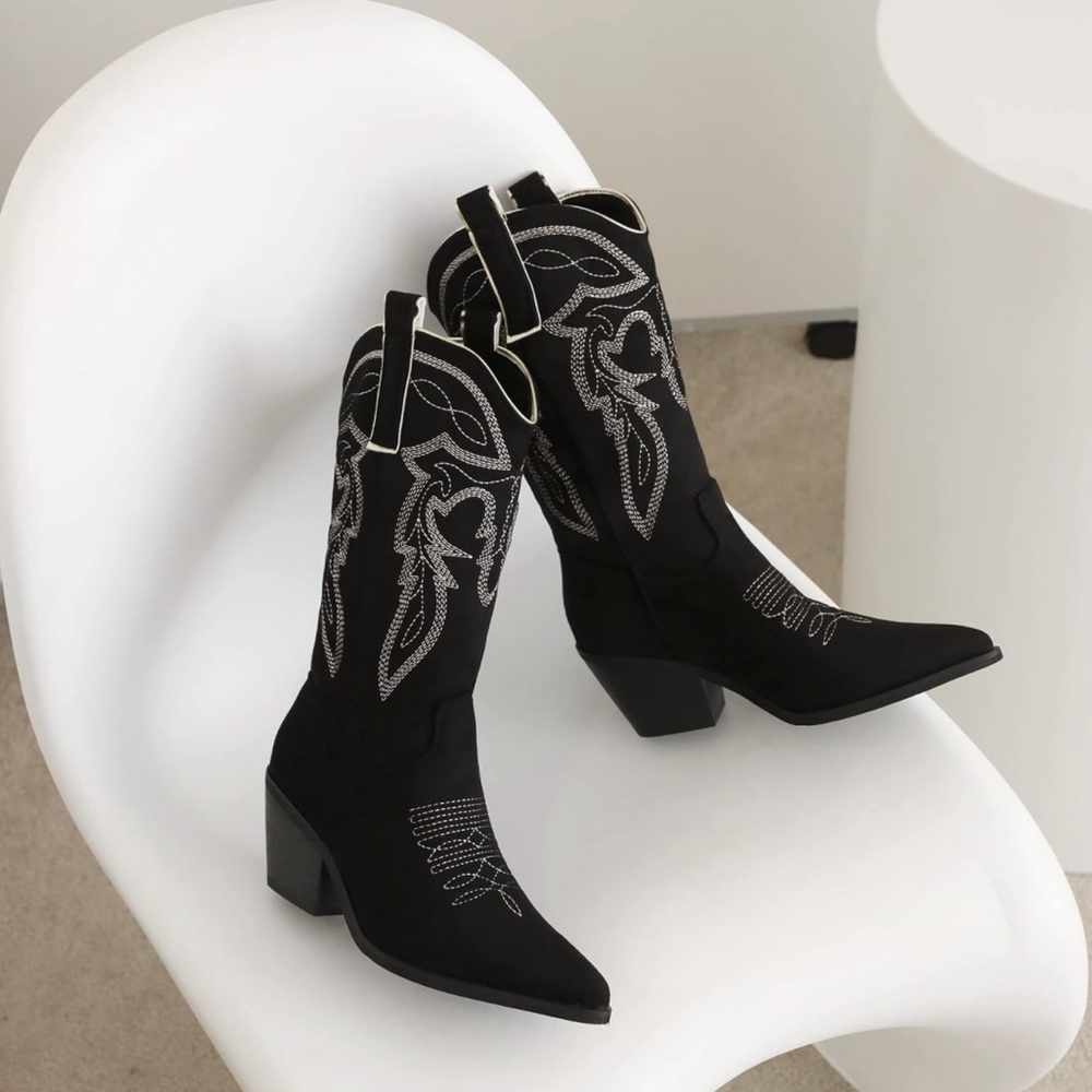 Black and White Embroidered Western Cowboy Boots